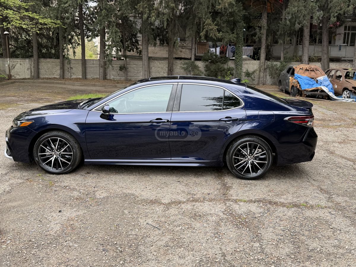 Toyota Camry - фото 2