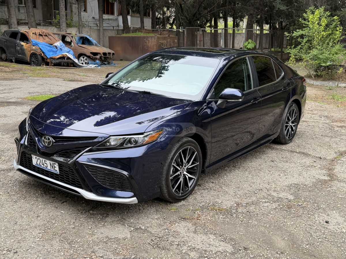 Toyota Camry - фото 3