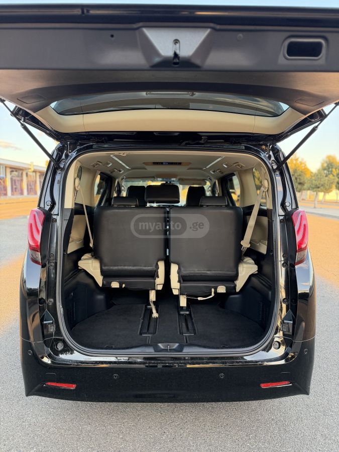 Toyota Alphard - фото 11