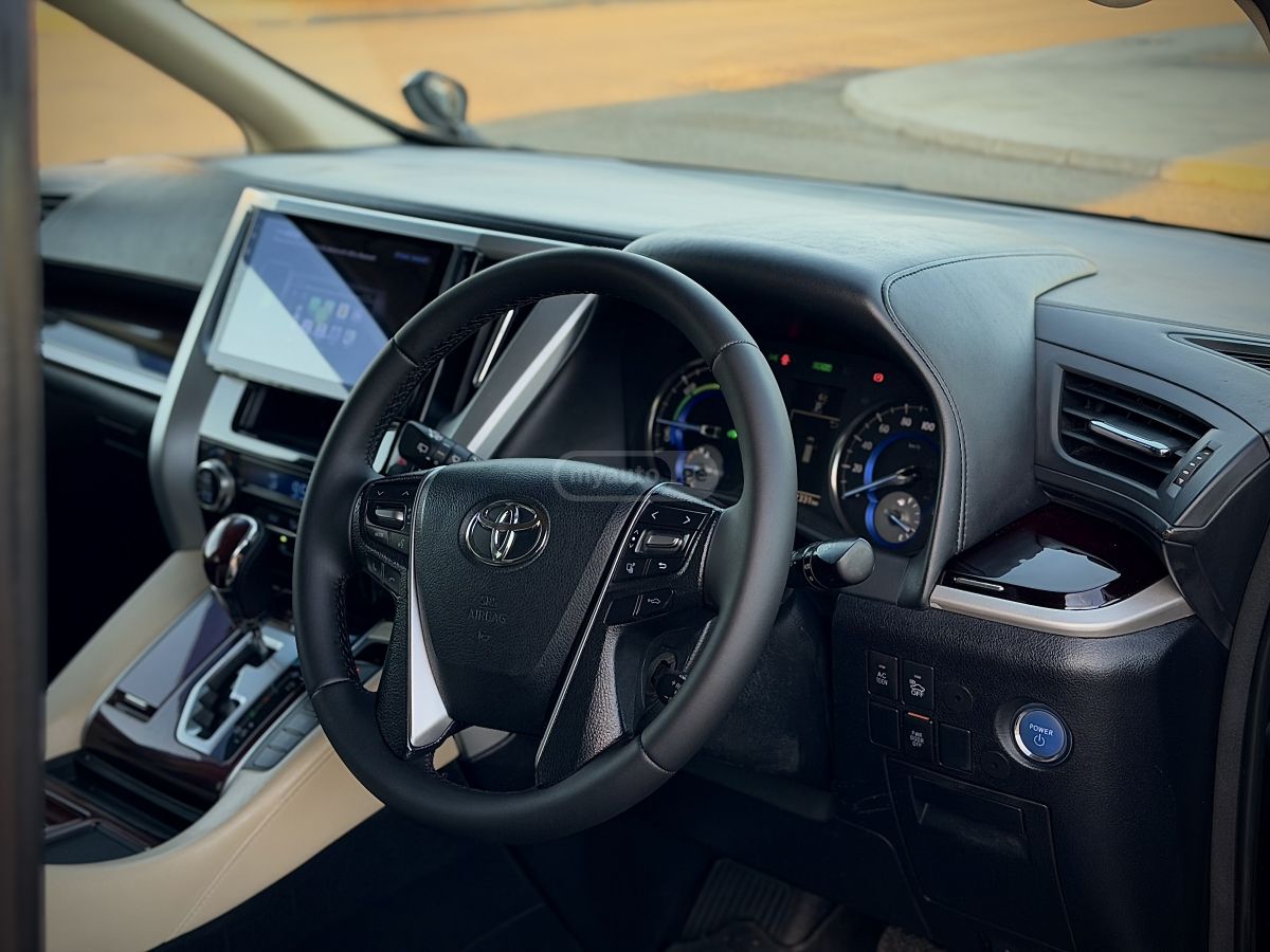 Toyota Alphard - фото 7