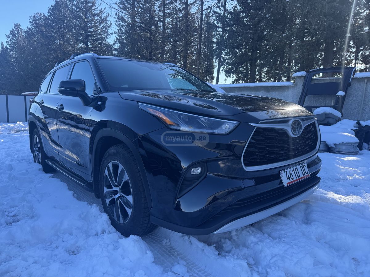 Toyota Highlander - фото 1