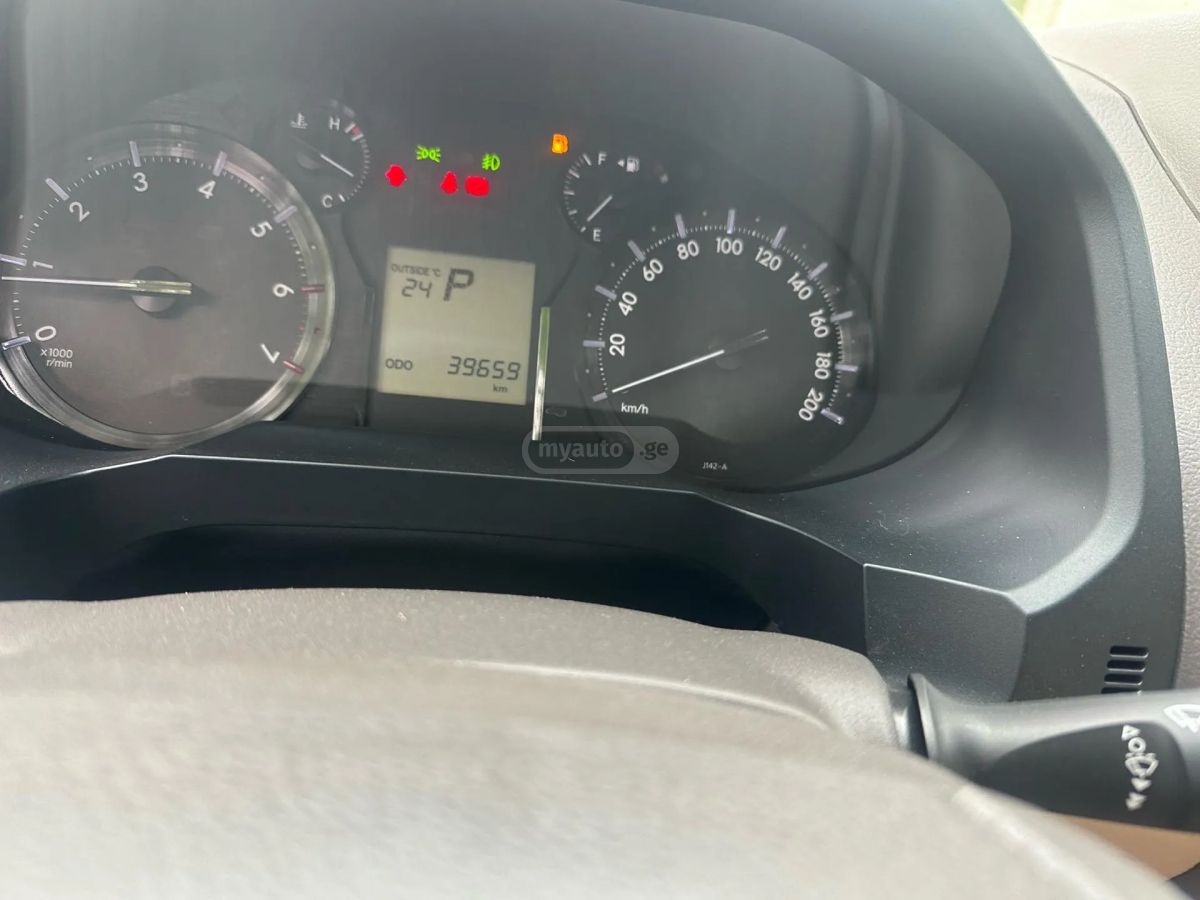 Toyota Yaris iA - фото 7