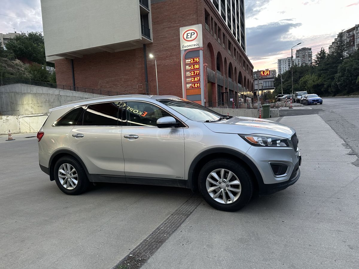 Kia Sorento - фото 3