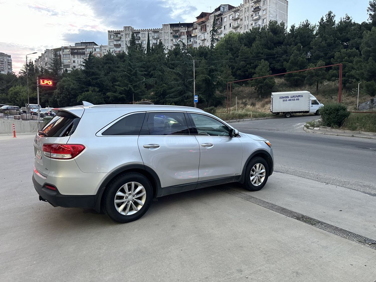 Kia Sorento - фото 4