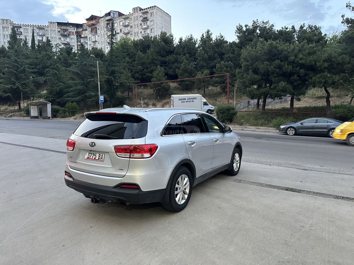 Kia Sorento - фото 5