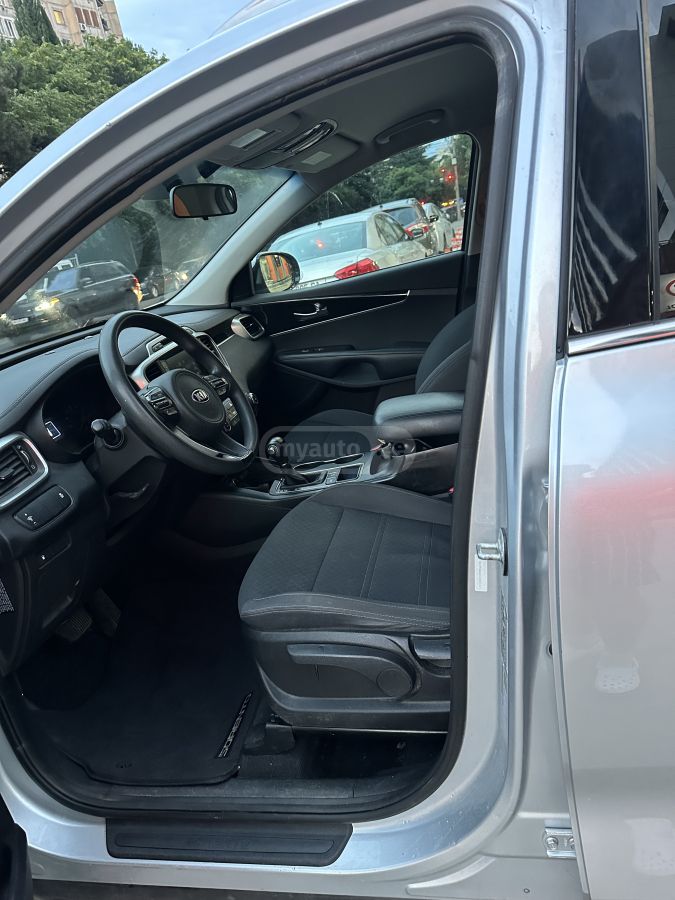 Kia Sorento - фото 6