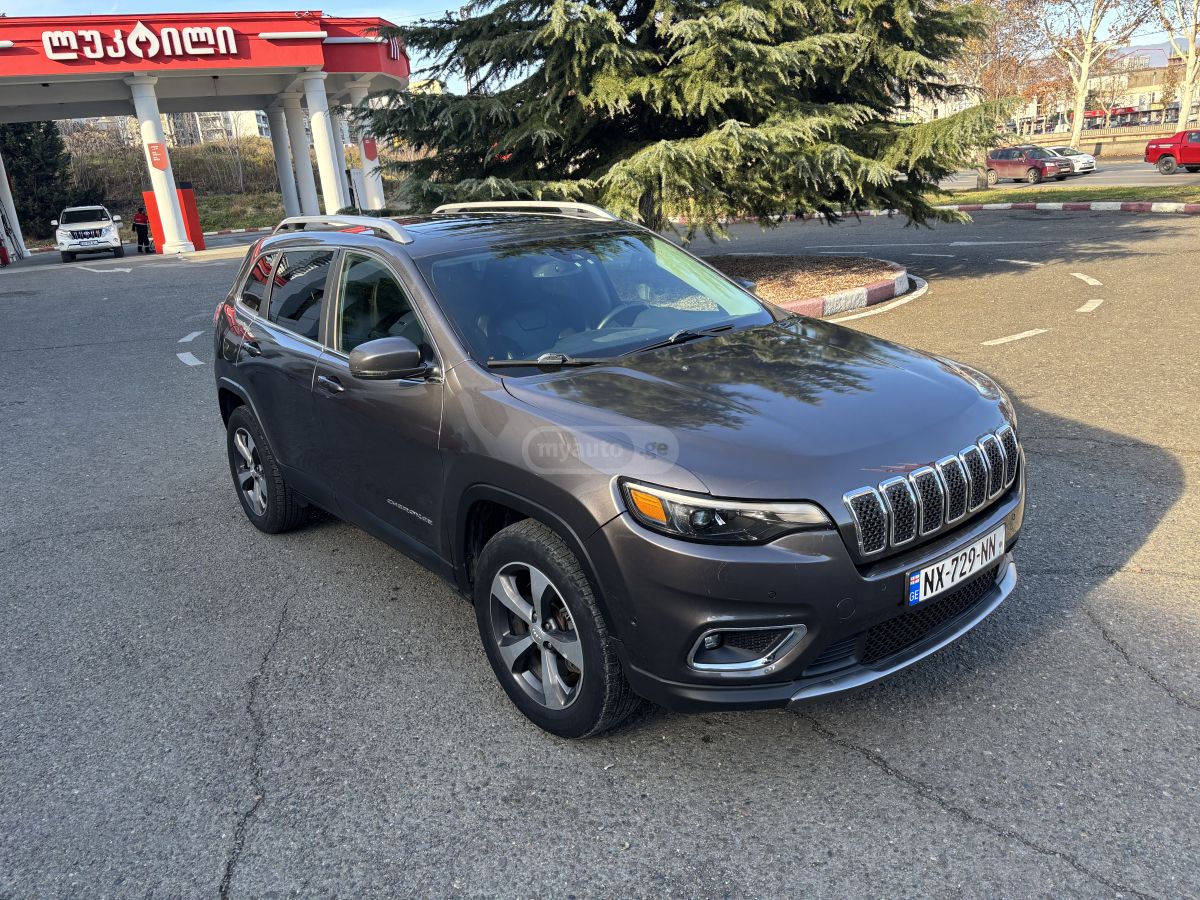 Jeep Cherokee - фото 2