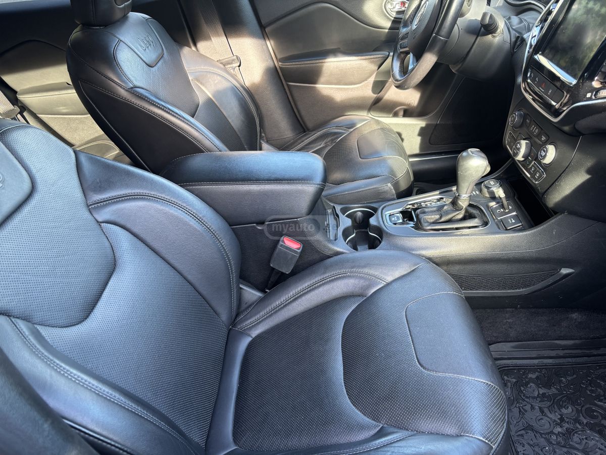Jeep Cherokee - фото 9