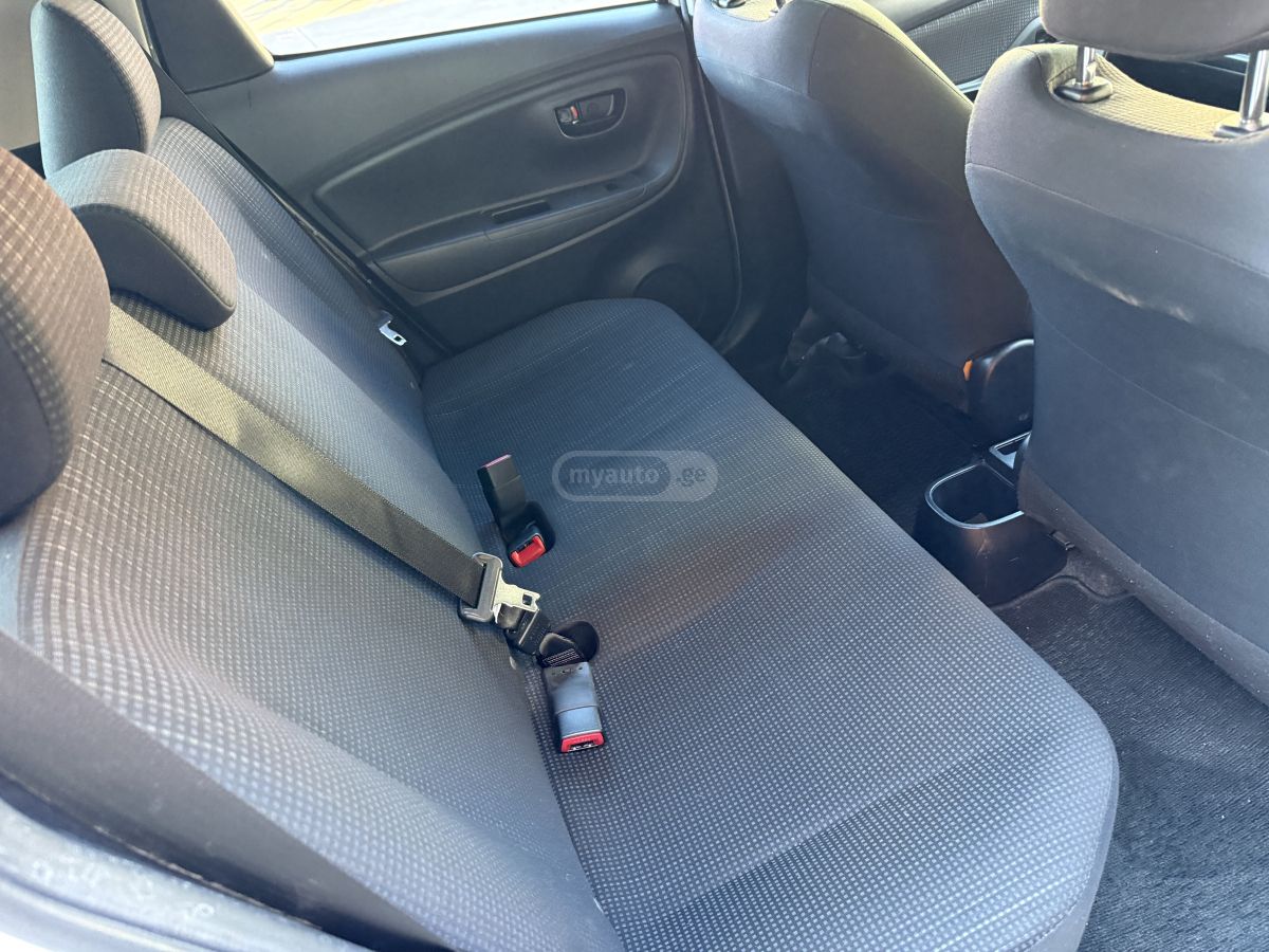 Toyota Vitz - фото 11