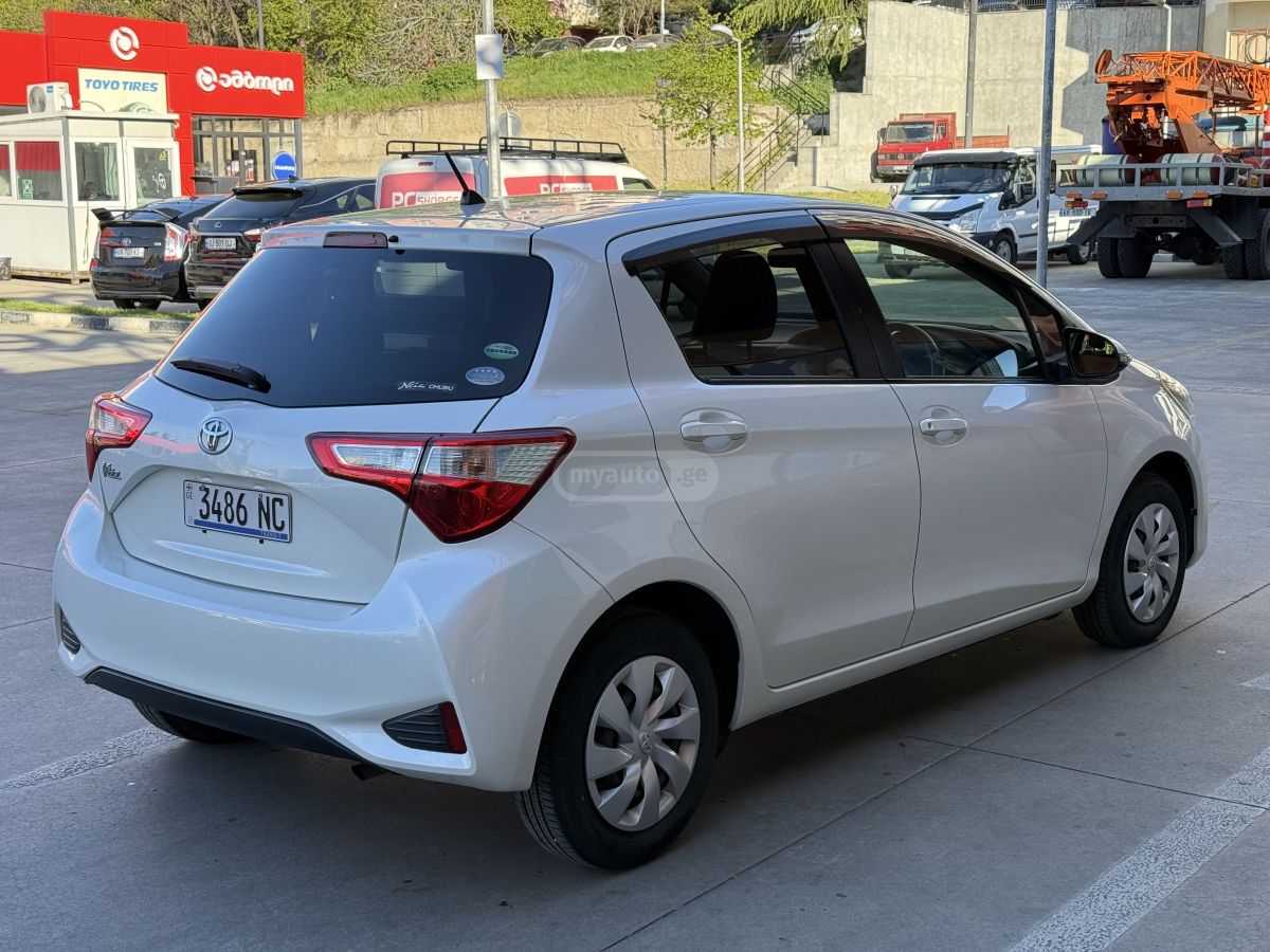 Toyota Vitz - фото 5