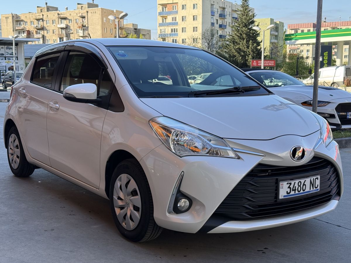 Toyota Vitz - фото 6