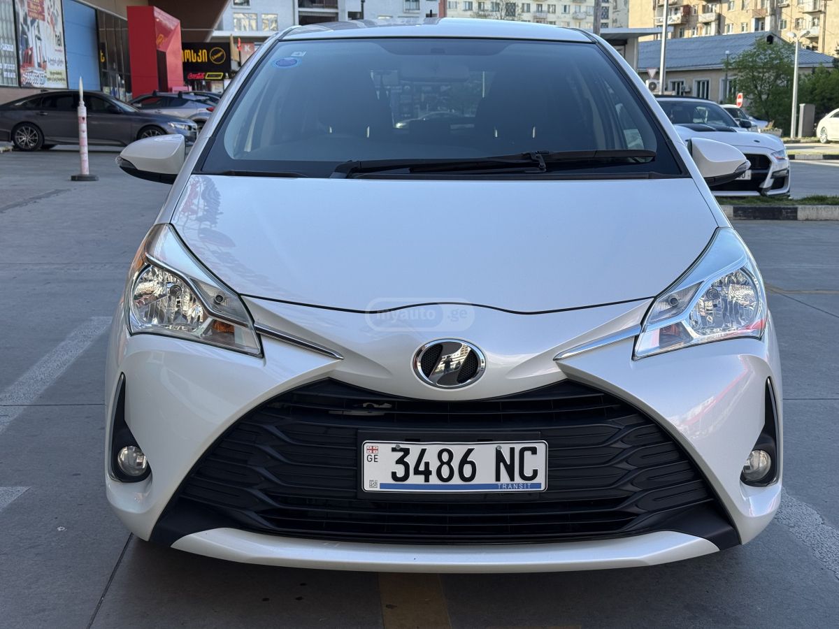 Toyota Vitz - фото 7