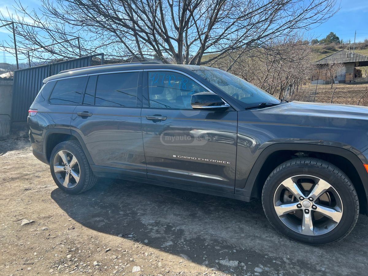 Jeep Grand Cherokee - фото 3
