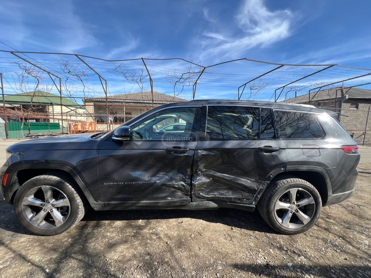 Jeep Grand Cherokee - фото 8