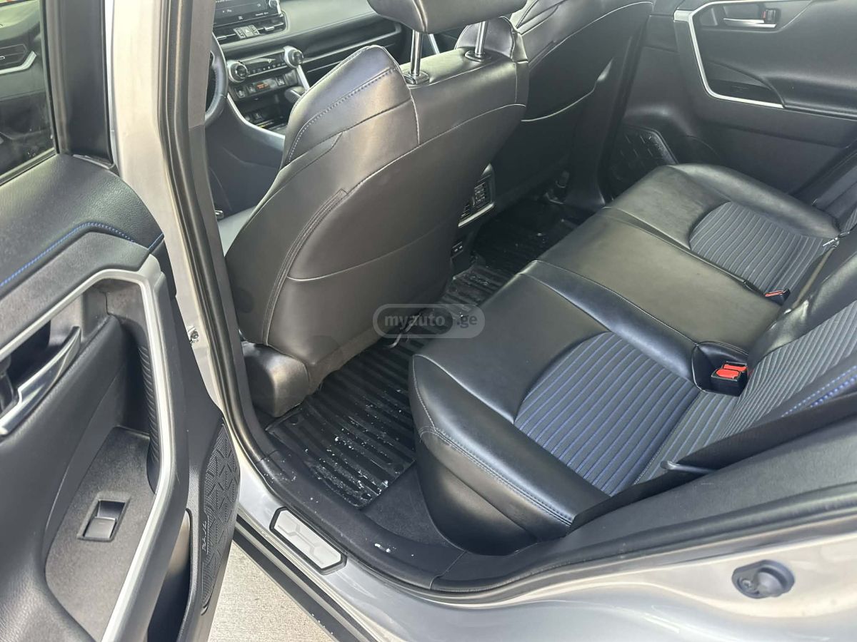 Toyota RAV 4 - фото 9