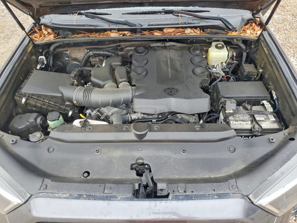 Toyota SR5 Premium 4dr 4x4 Automatic — миниатюра 12