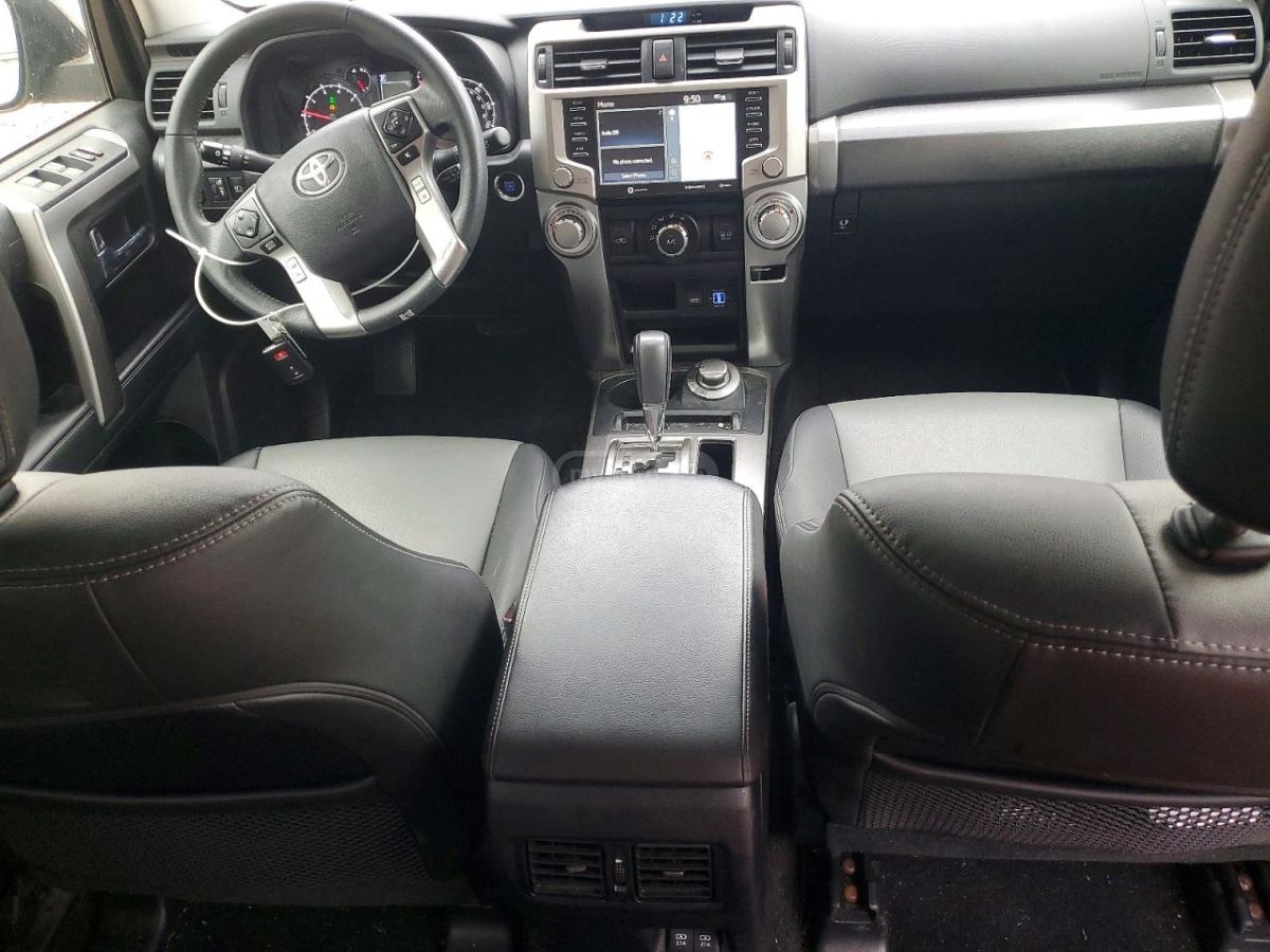 Toyota SR5 Premium 4dr 4x4 Automatic — миниатюра 8