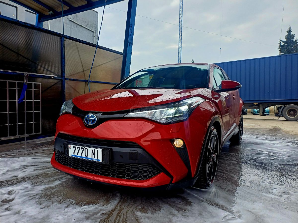 Toyota CHR - фото 1