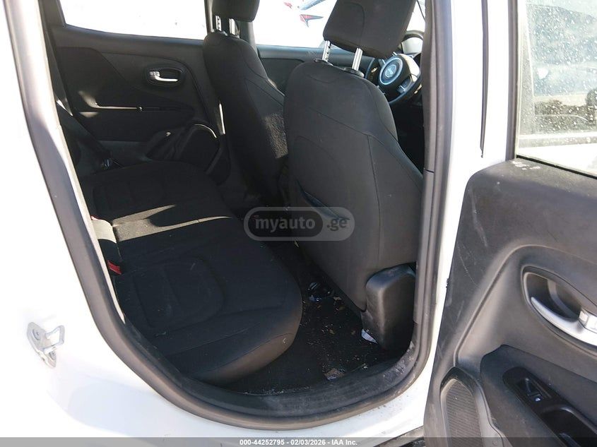 Jeep Renegade - фото 8