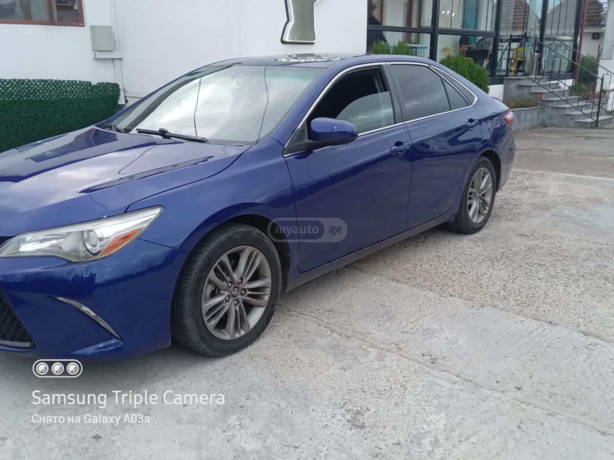 Toyota Camry - фото 2