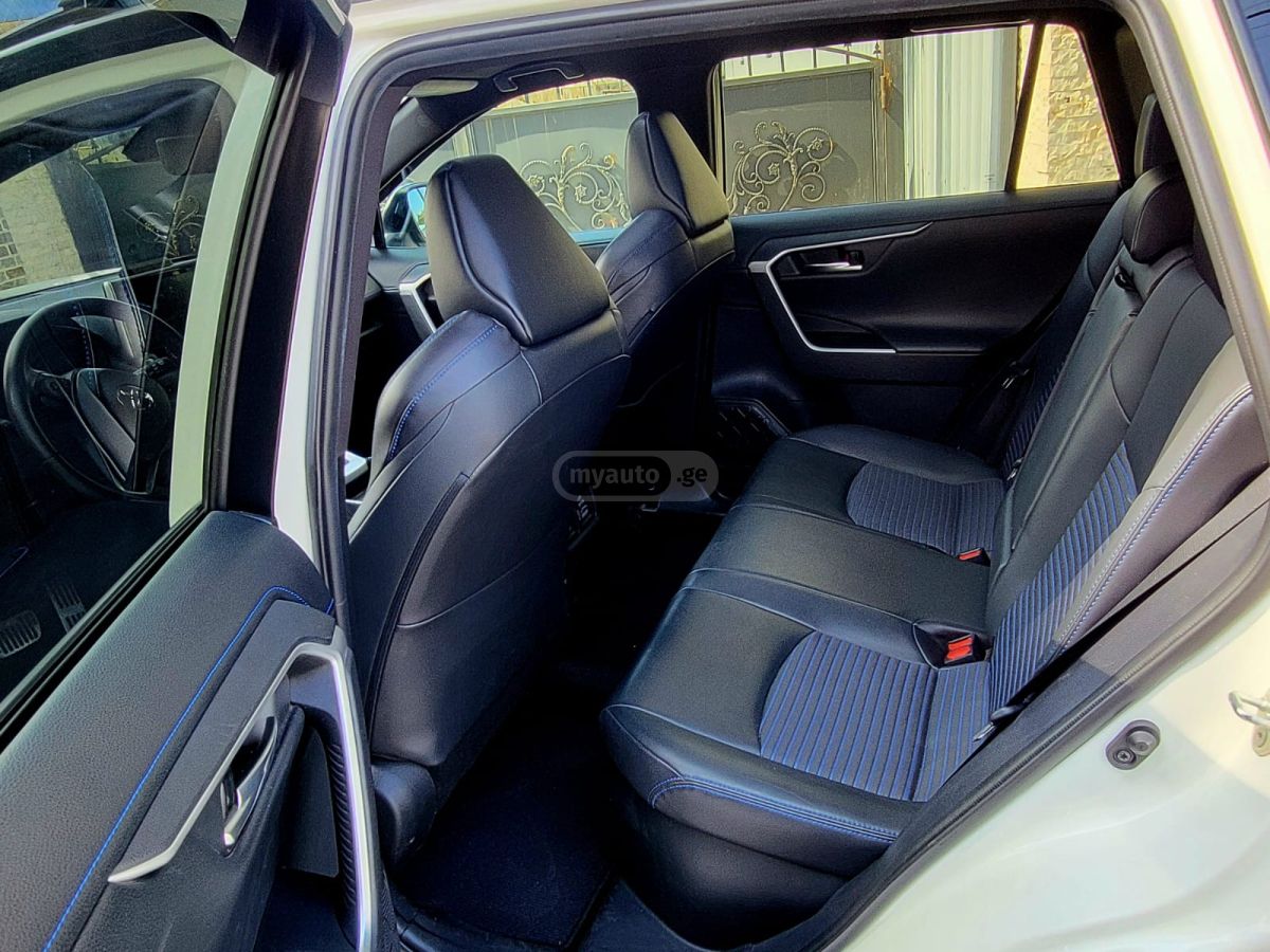 Toyota Rav 4 - фото 8