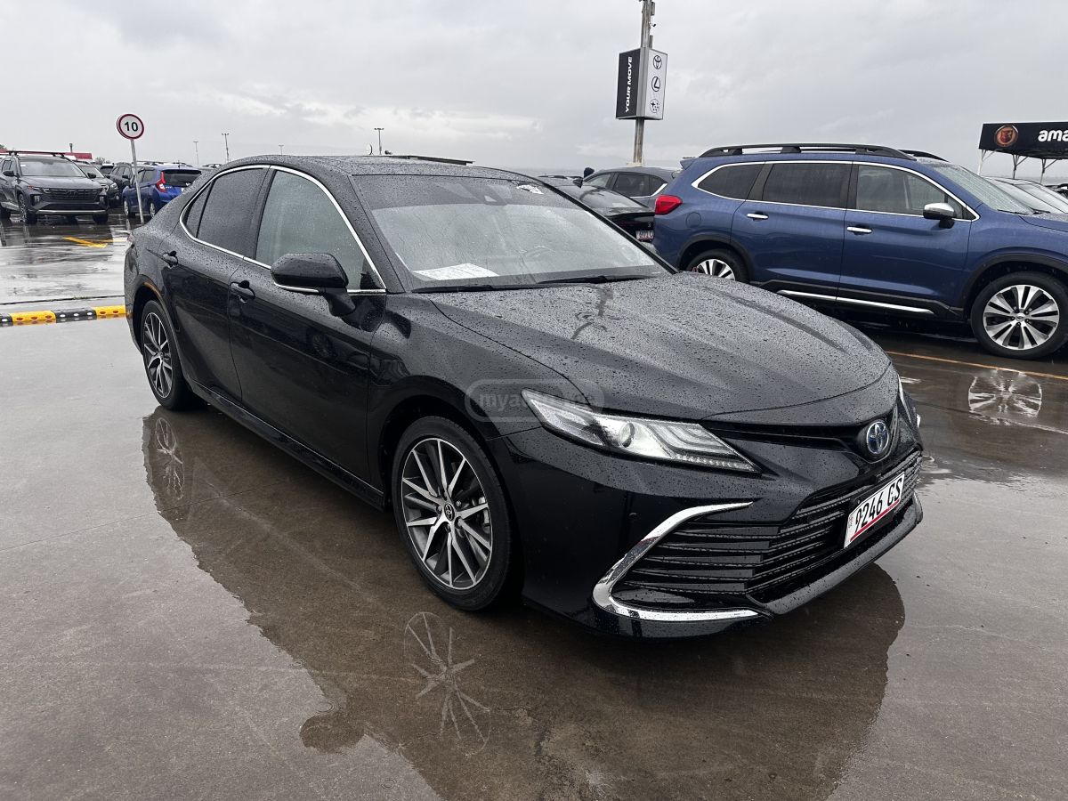 Toyota Camry - фото 1