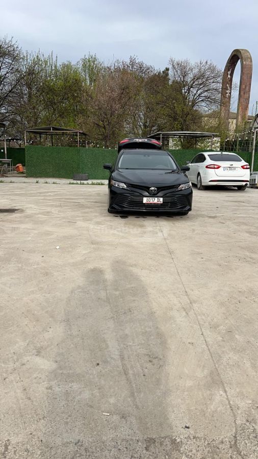 Toyota Camry - фото 1