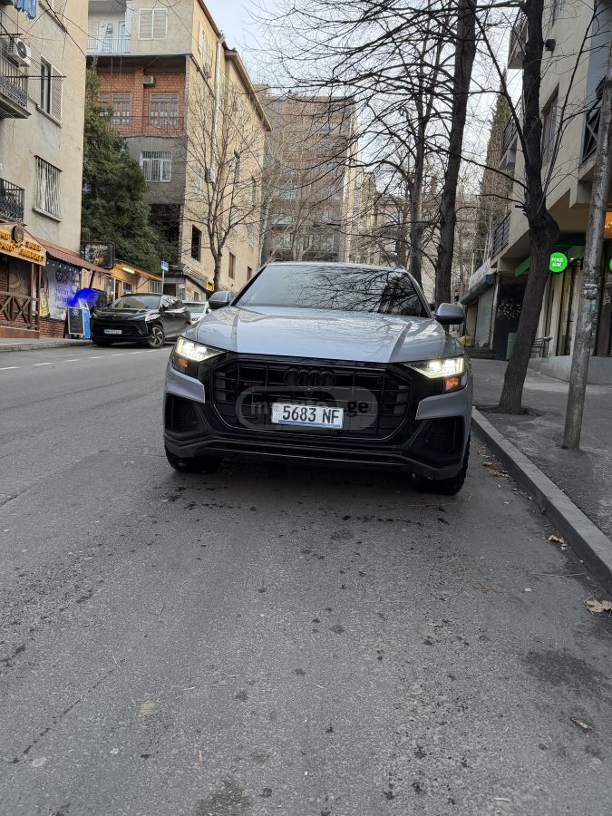 Audi Q8 - фото 1