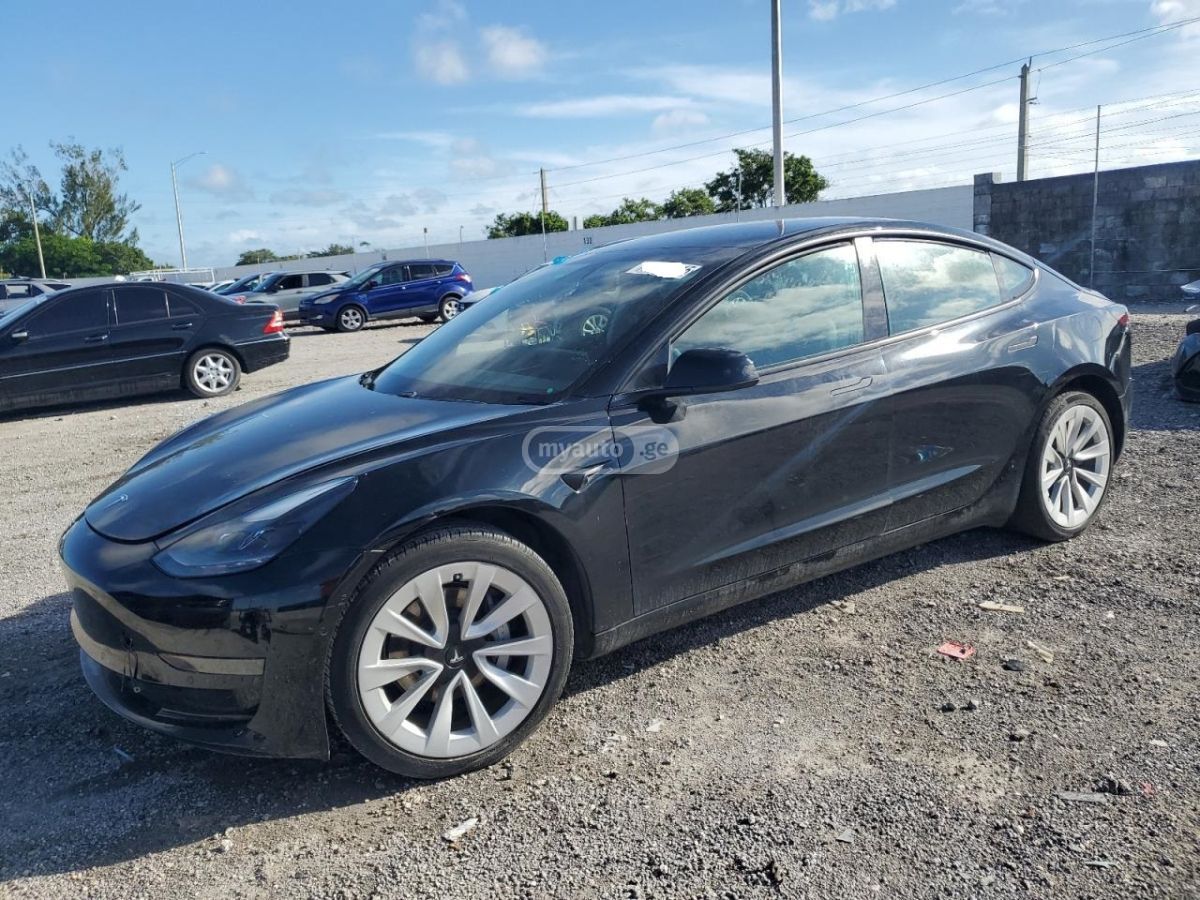 Tesla Model 3 - фото 1