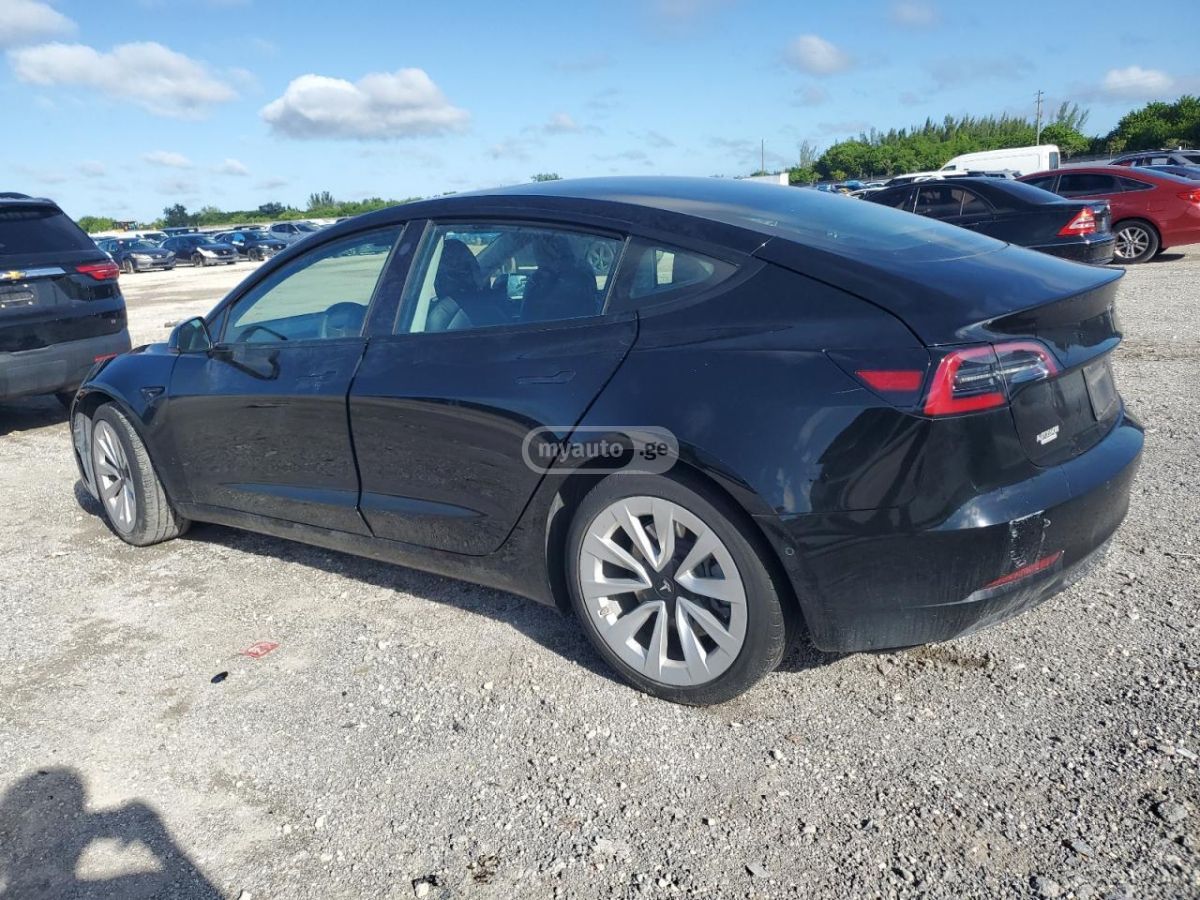 Tesla Model 3 - фото 2