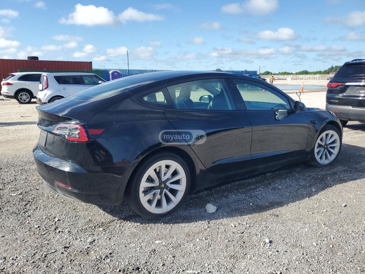 Tesla Model 3 - фото 3