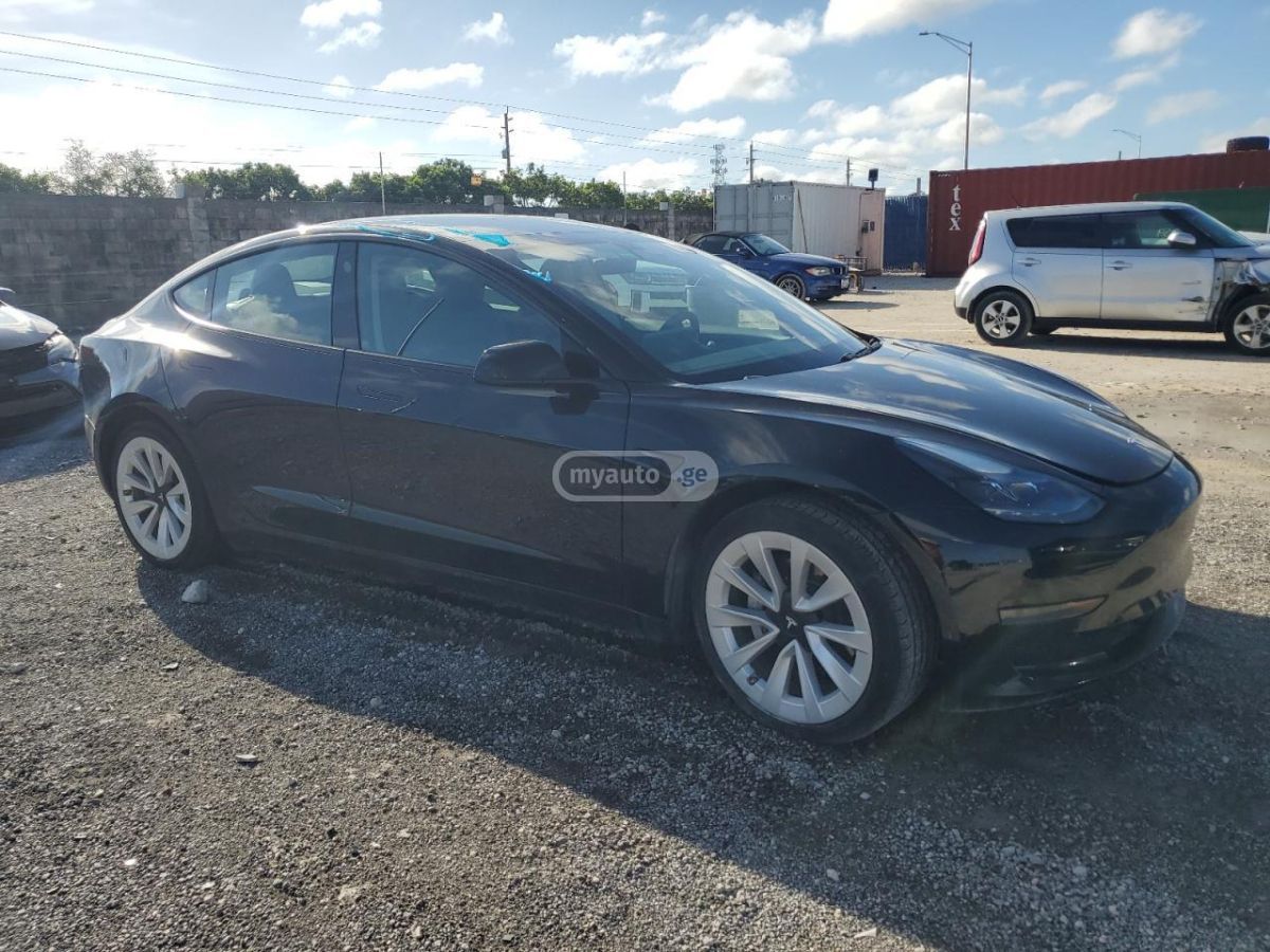 Tesla Model 3 - фото 4