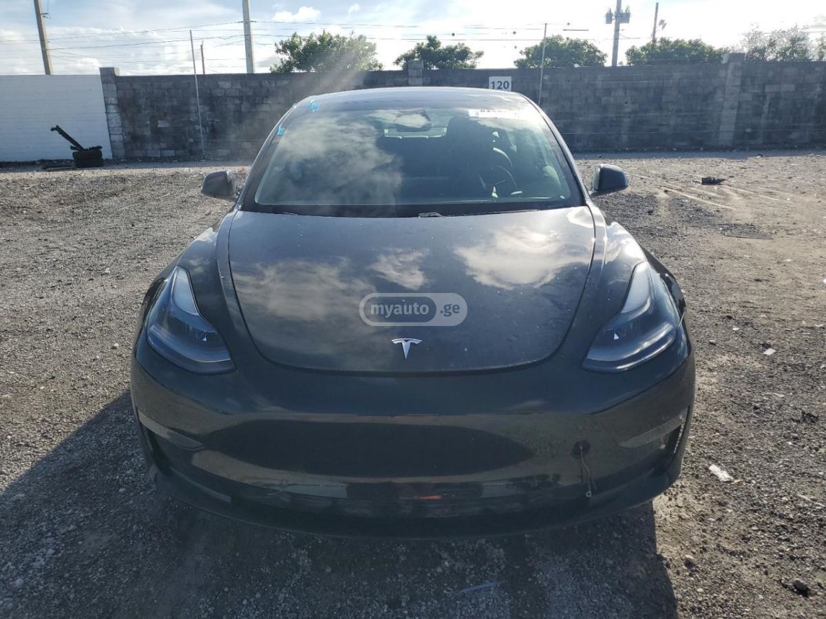 Tesla Model 3 - фото 5