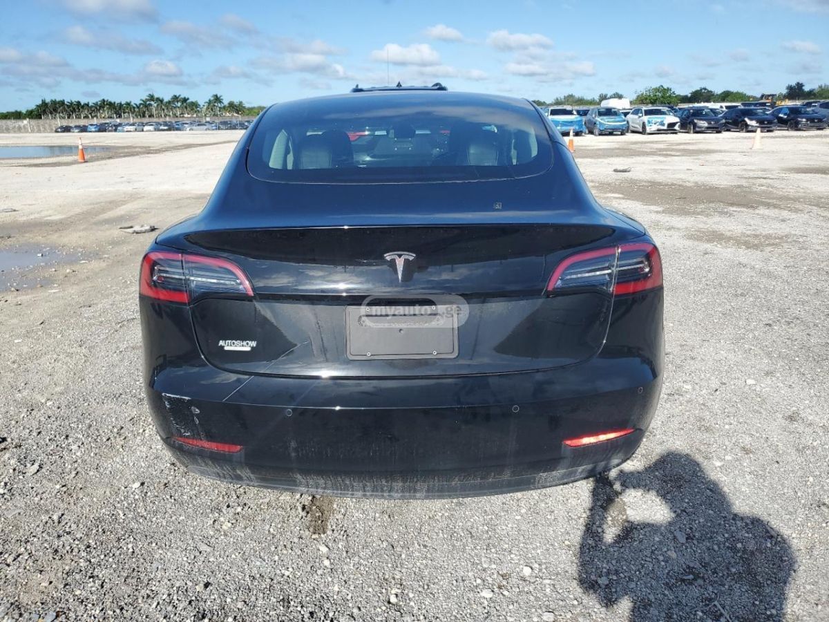 Tesla Model 3 - фото 6