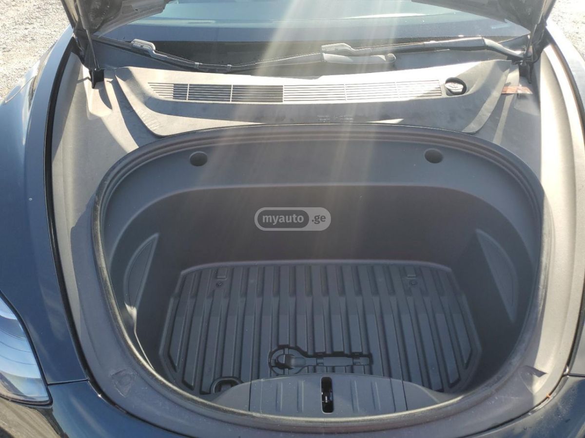 Tesla Model 3 - фото 9