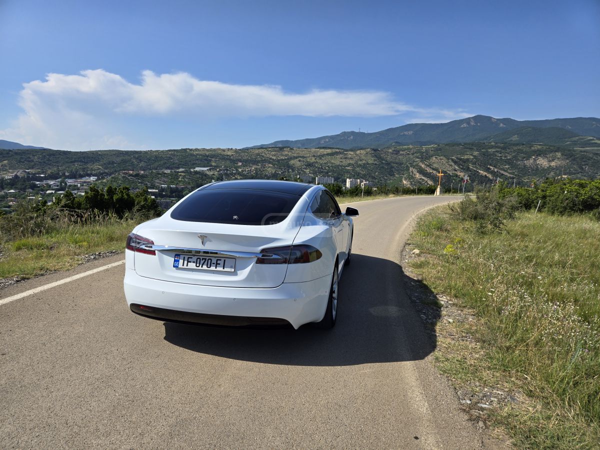 Tesla Model S - фото 11