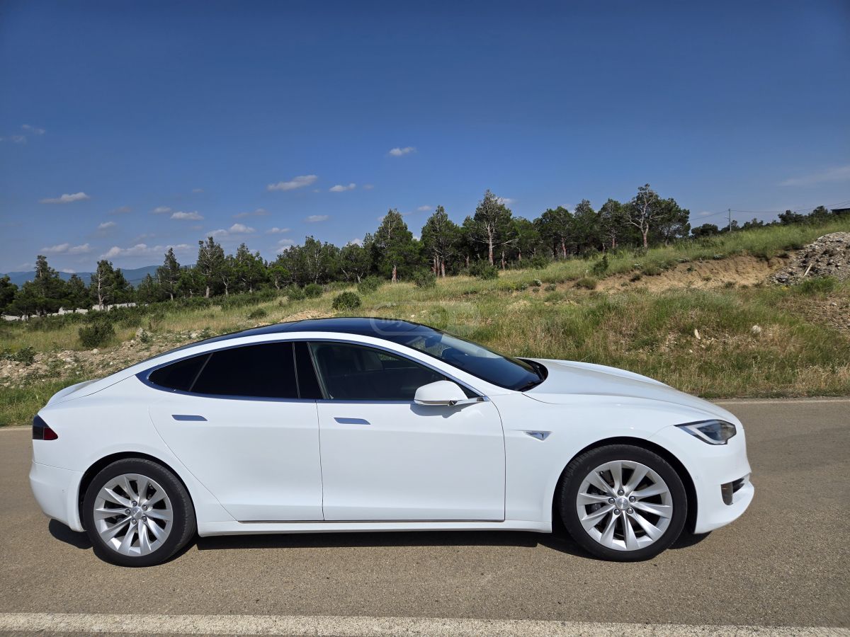 Tesla Model S - фото 8