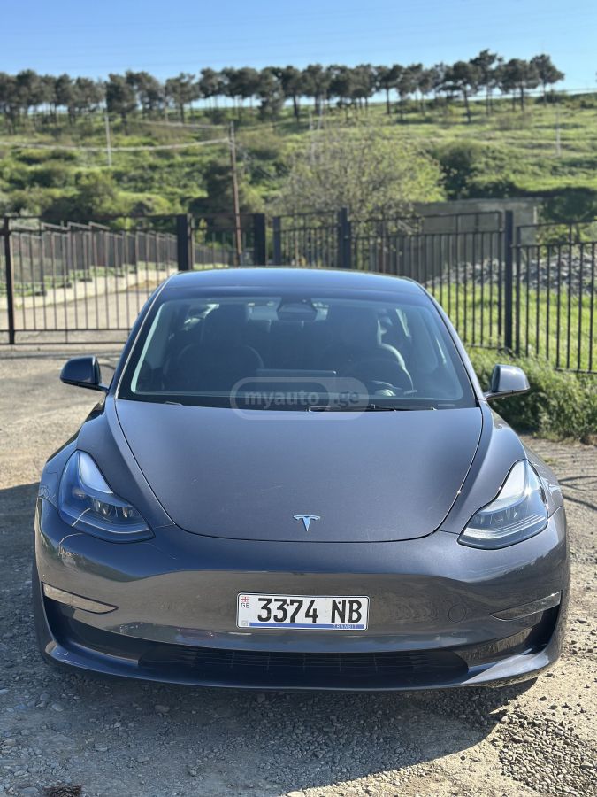 Tesla Model 3 - фото 1