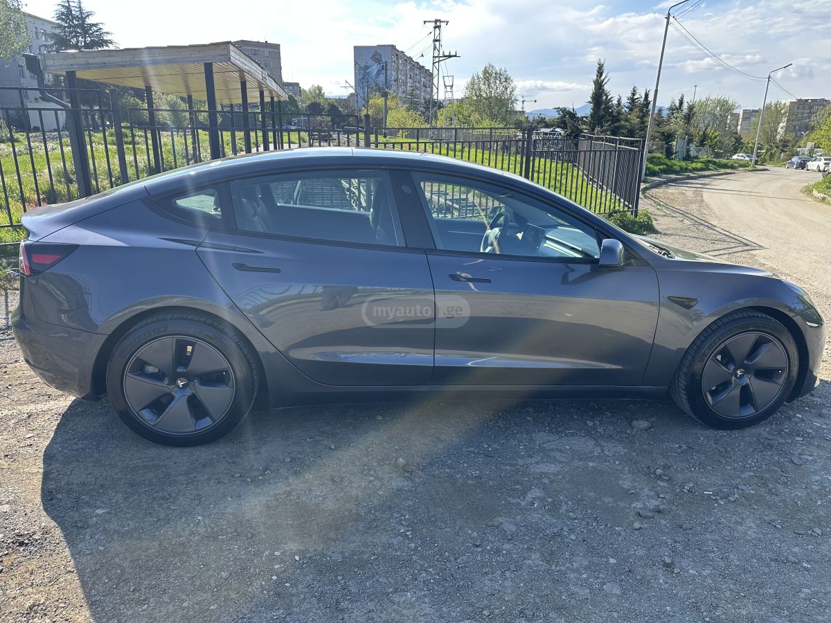 Tesla Model 3 - фото 2