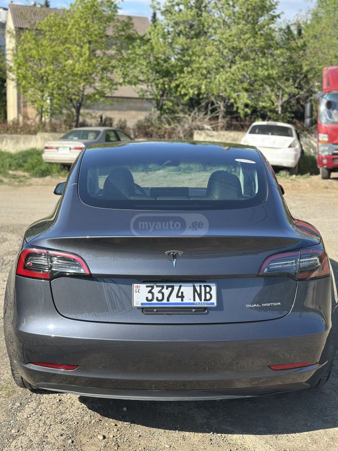 Tesla Model 3 - фото 3
