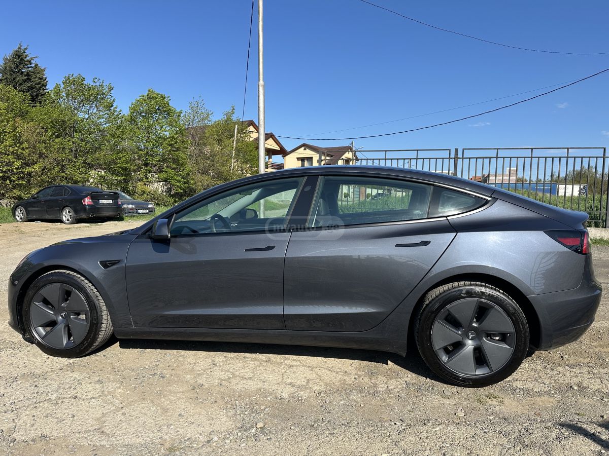 Tesla Model 3 - фото 4