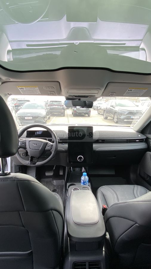 Ford Premium 4dr 4x2 Automatic — миниатюра 10