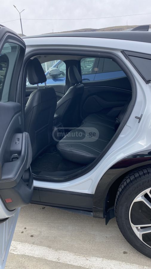 Ford Premium 4dr 4x2 Automatic — миниатюра 12