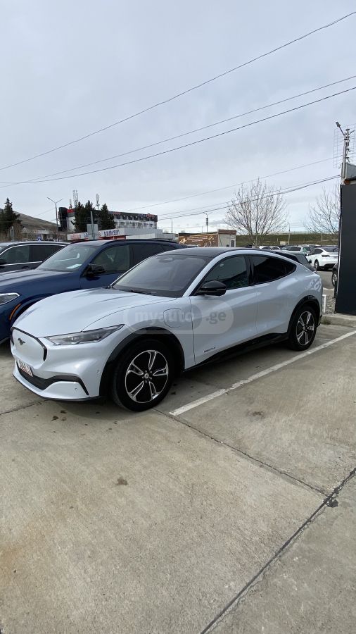 Ford Premium 4dr 4x2 Automatic — миниатюра 4