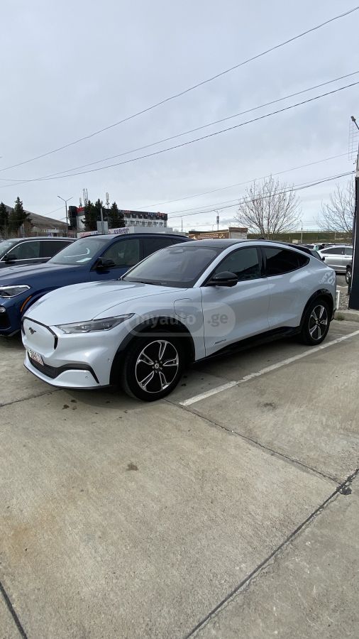 Ford Premium 4dr 4x2 Automatic — миниатюра 5