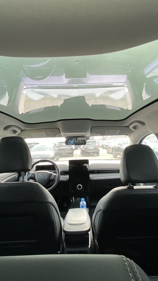 Ford Premium 4dr 4x2 Automatic — миниатюра 9