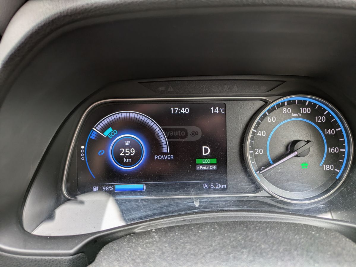 Nissan Leaf - фото 8