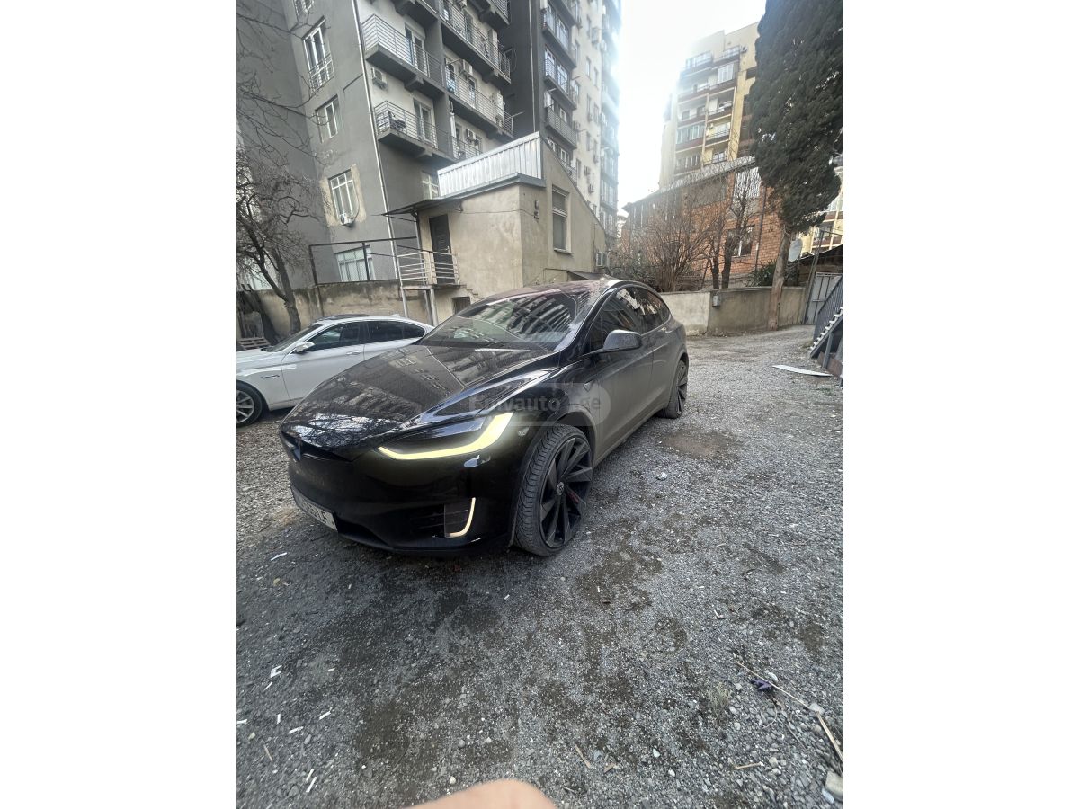 Tesla Model X - фото 10