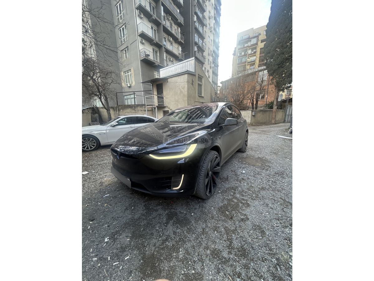 Tesla Model X - фото 12