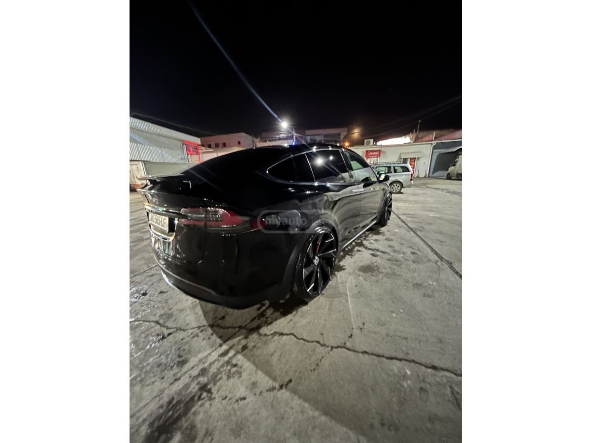 Tesla Model X - фото 4